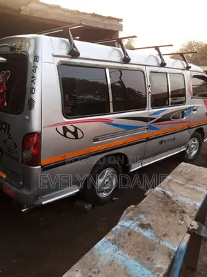 Hyundai H-100 2004 Silver