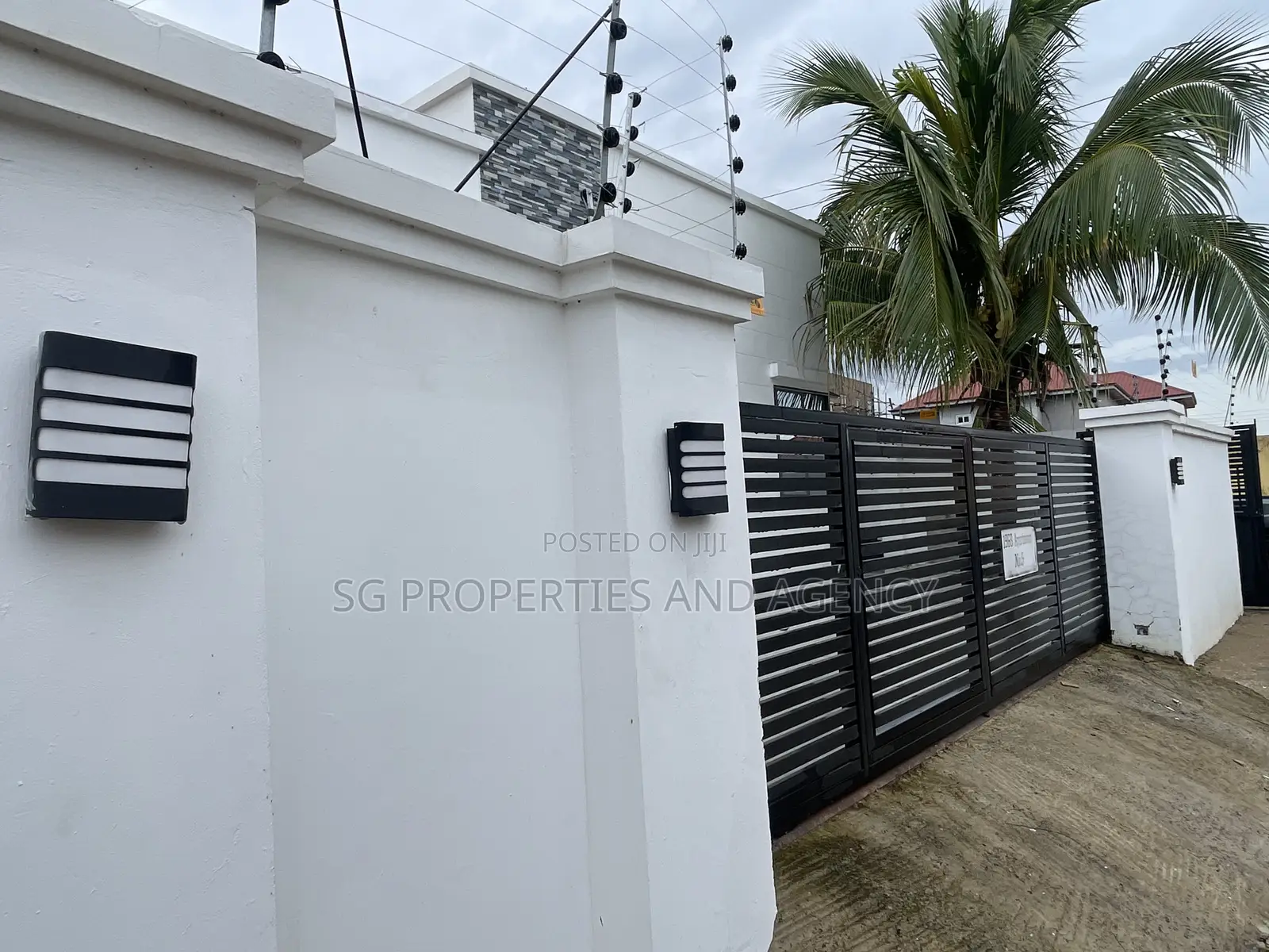 2bdrm House in Lashibi, Sakumono for sale