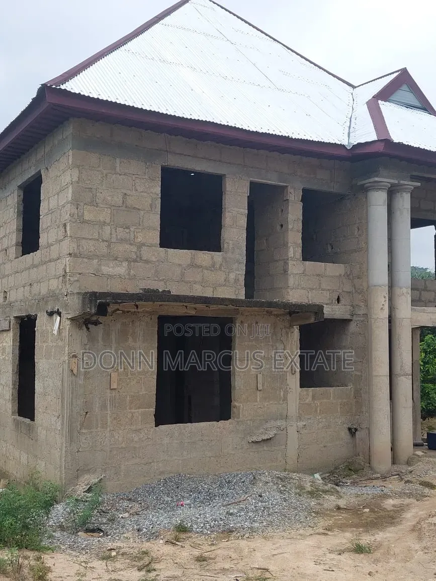 8bdrm House in Don Marcus Estate, Kumasi Metropolitan for sale