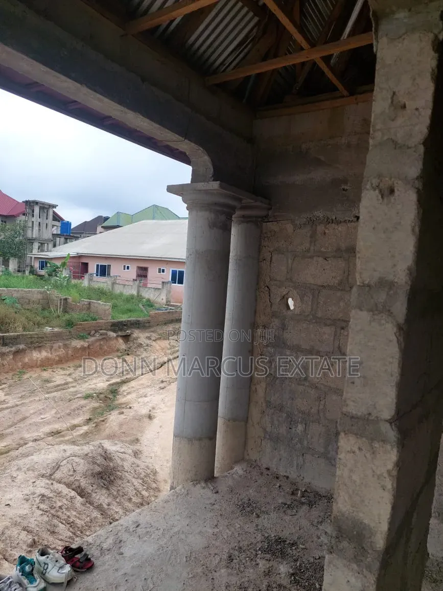 8bdrm House in Don Marcus Estate, Kumasi Metropolitan for sale