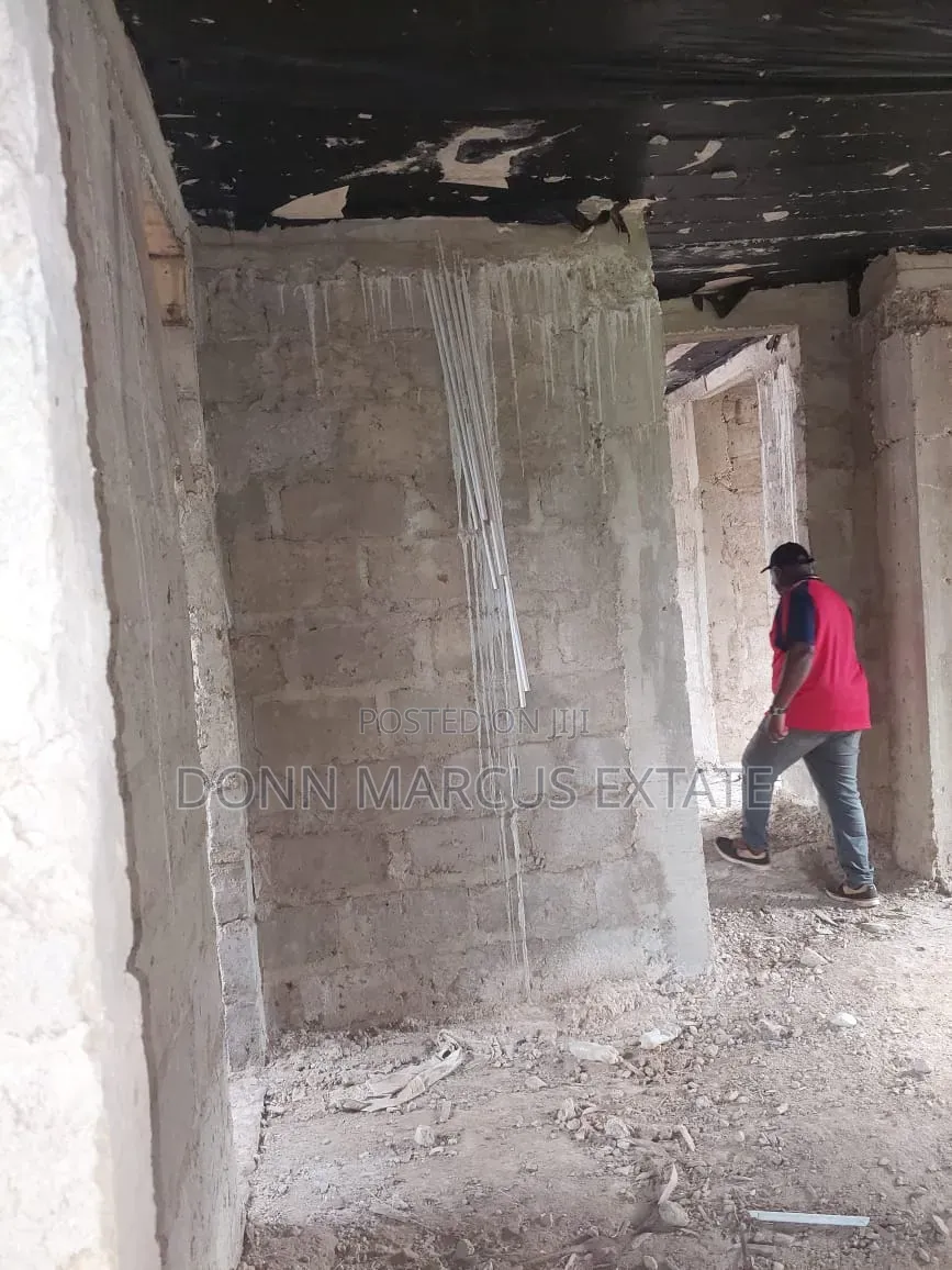 8bdrm House in Don Marcus Estate, Kumasi Metropolitan for sale