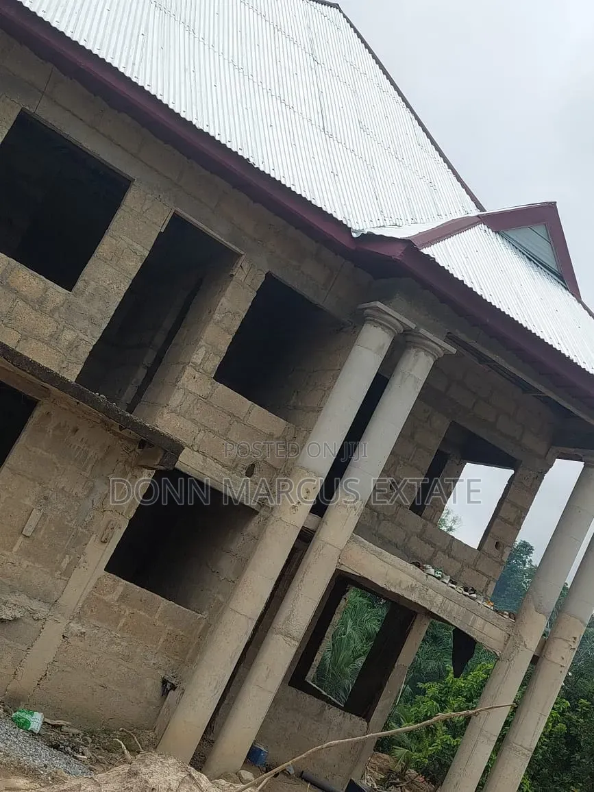8bdrm House in Don Marcus Estate, Kumasi Metropolitan for sale