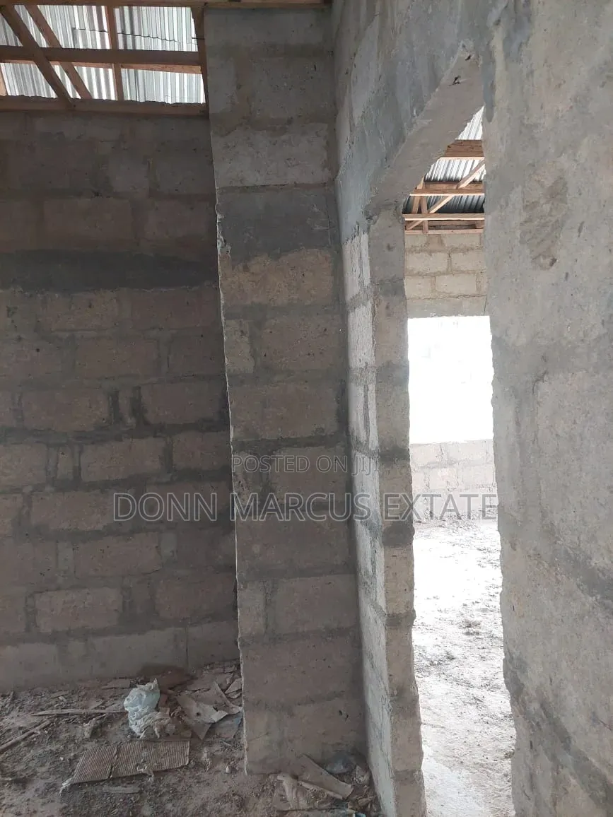 8bdrm House in Don Marcus Estate, Kumasi Metropolitan for sale