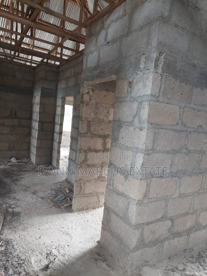 8bdrm House in Don Marcus Estate, Kumasi Metropolitan for sale