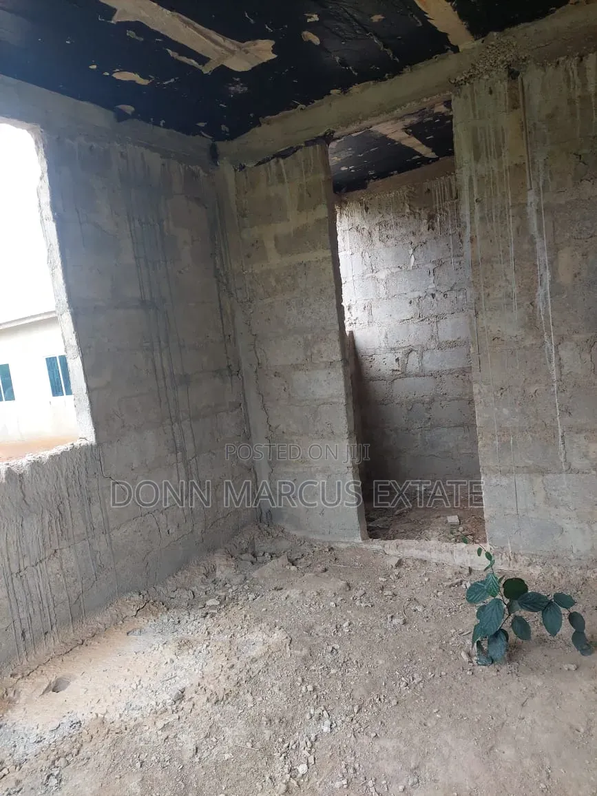 8bdrm House in Don Marcus Estate, Kumasi Metropolitan for sale