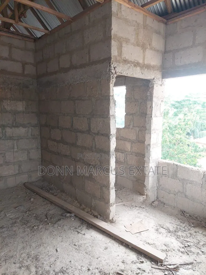 8bdrm House in Don Marcus Estate, Kumasi Metropolitan for sale