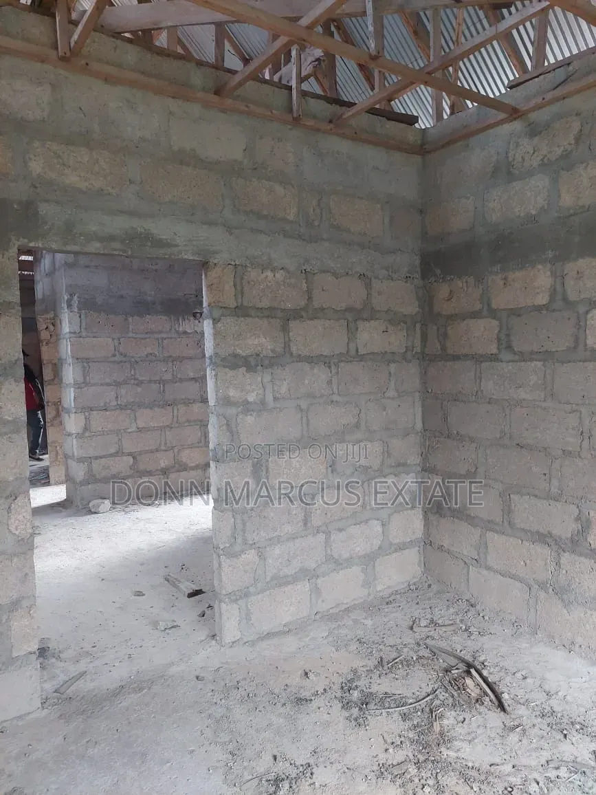 8bdrm House in Don Marcus Estate, Kumasi Metropolitan for sale