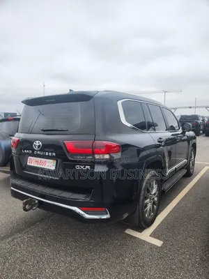 Toyota Land Cruiser LC300 2024 Black