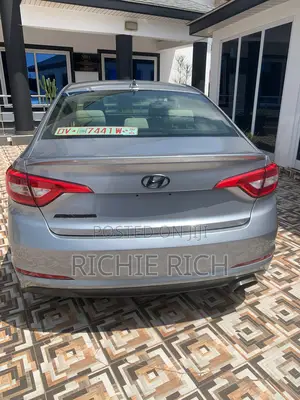 Hyundai Sonata Base Sedan FWD (2.4L 4cyl 6A) 2017 Gray