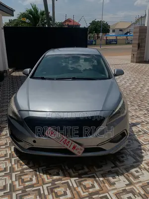 Hyundai Sonata Base Sedan FWD (2.4L 4cyl 6A) 2017 Gray