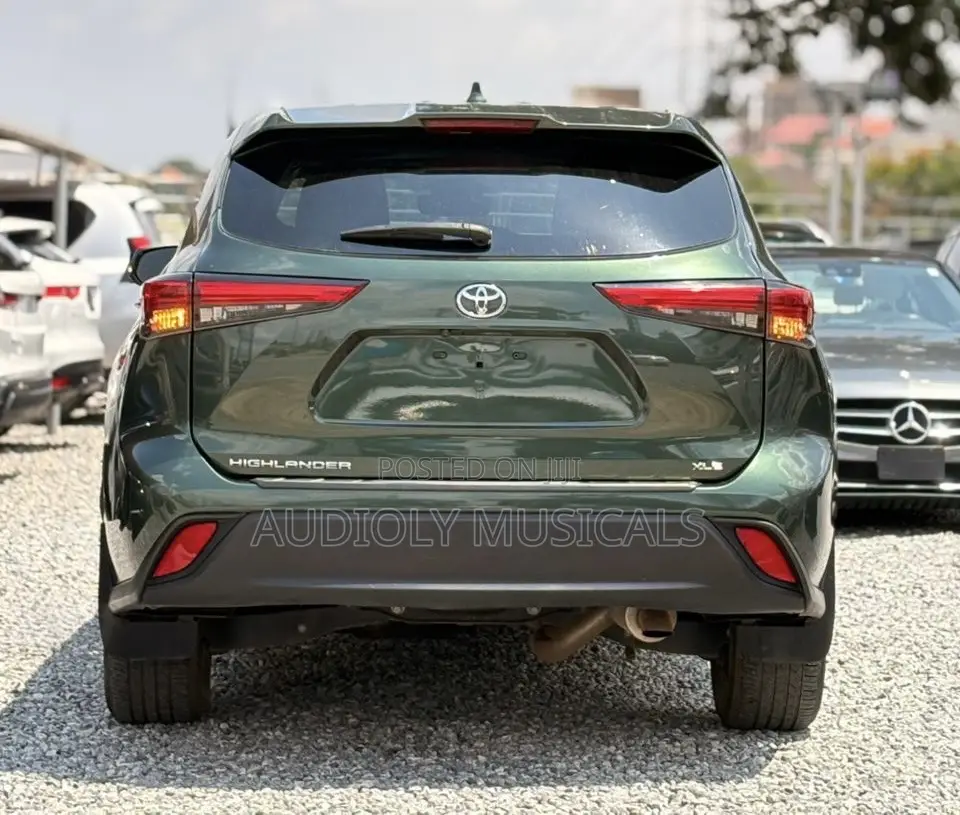 Toyota Highlander XLE AWD 2023 Green