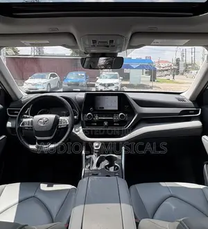 Toyota Highlander XLE AWD 2023 Green