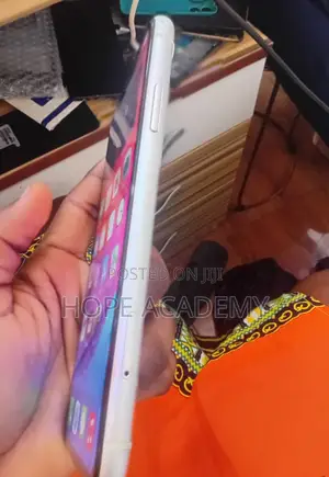 Apple iPhone XR 64 GB White