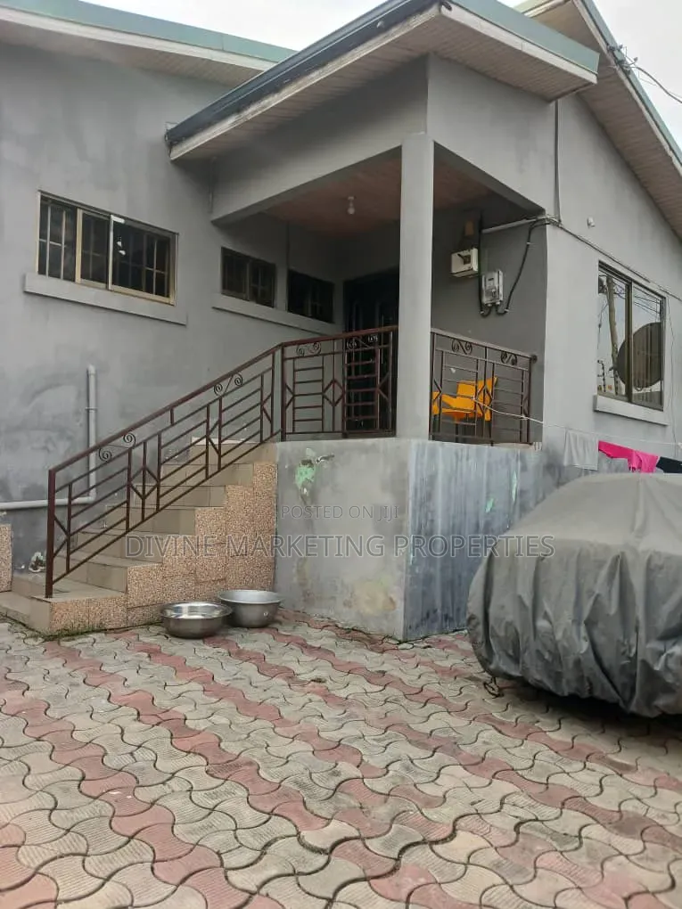 3bdrm House in Last Stop Area, Police Station for sale