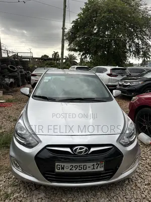 Hyundai Accent SE 2013 Silver