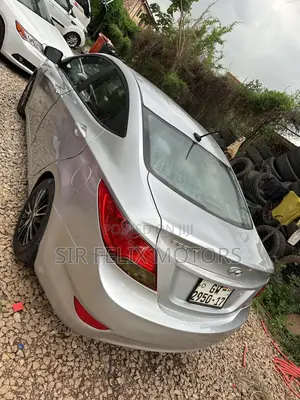 Hyundai Accent SE 2013 Silver