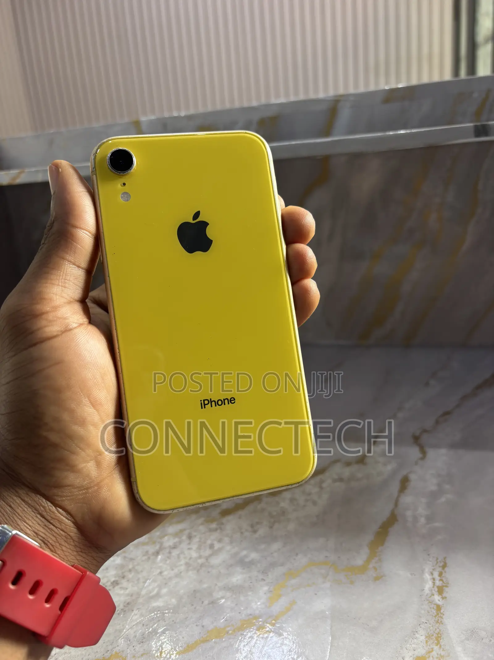 Apple iPhone XR 64 GB Yellow