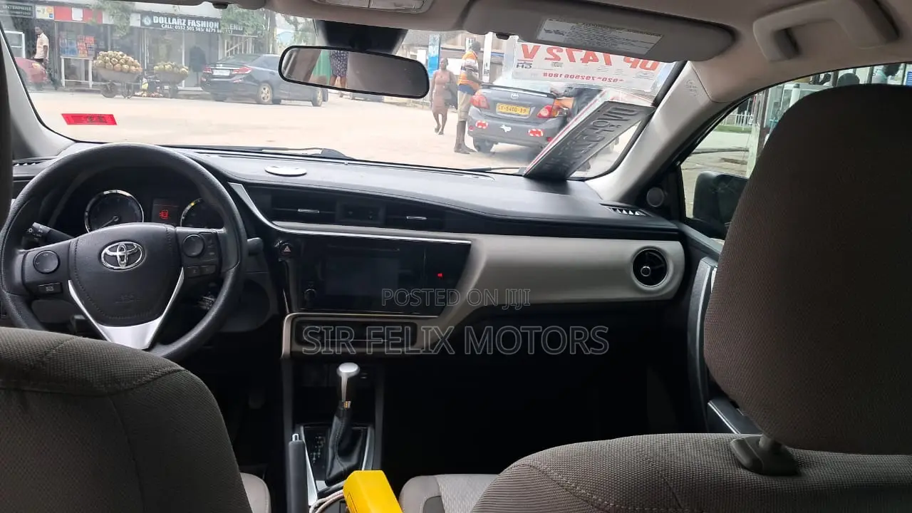 Toyota Corolla LE Eco (1.8L 4cyl 2A) 2018 Gray
