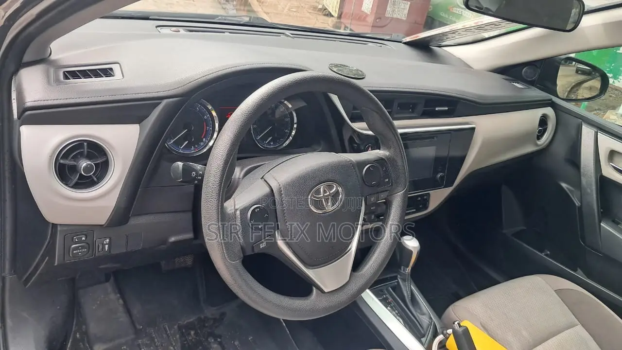 Toyota Corolla LE Eco (1.8L 4cyl 2A) 2018 Gray