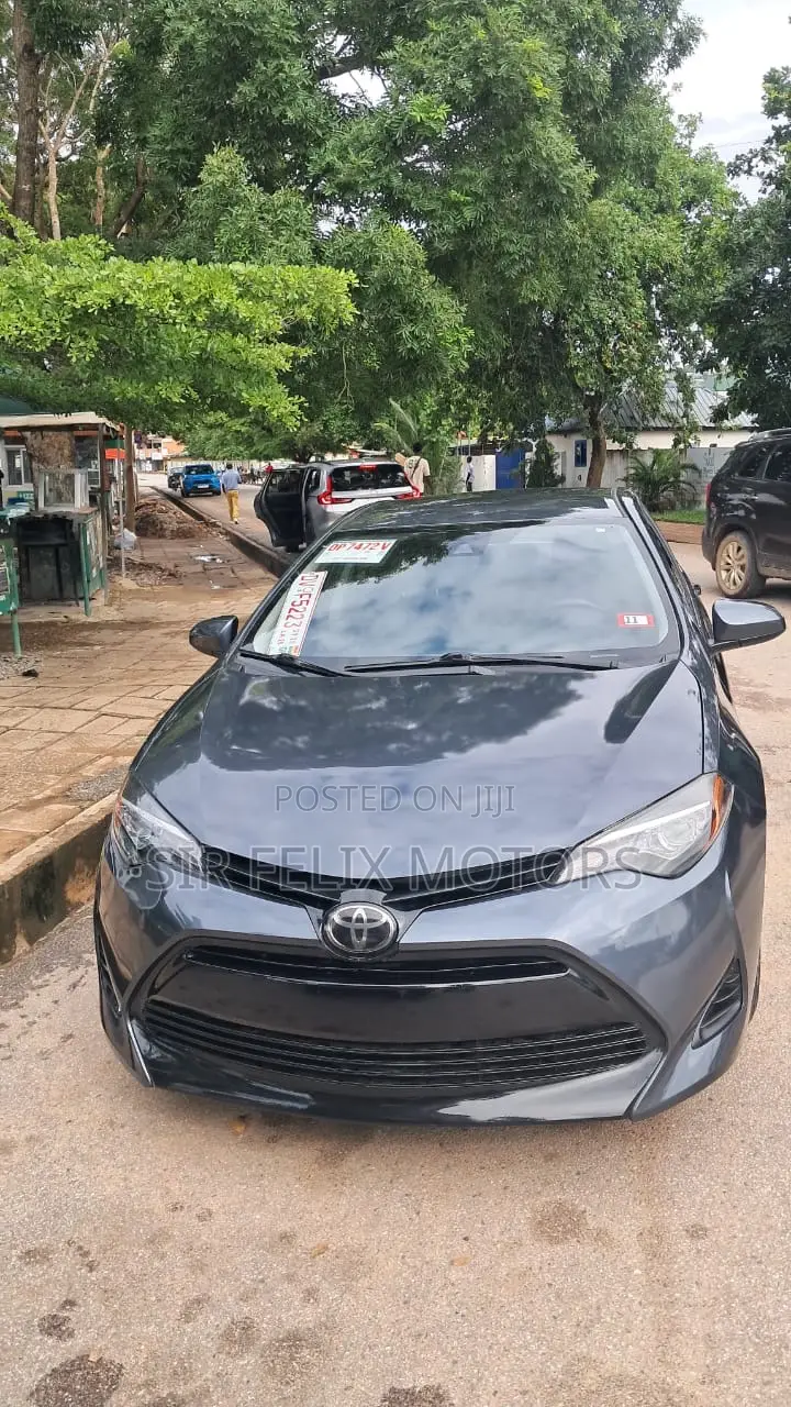 Toyota Corolla LE Eco (1.8L 4cyl 2A) 2018 Gray