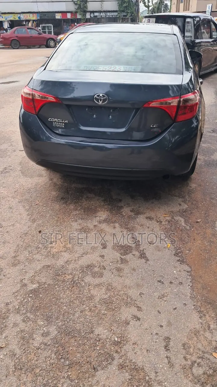 Toyota Corolla LE Eco (1.8L 4cyl 2A) 2018 Gray