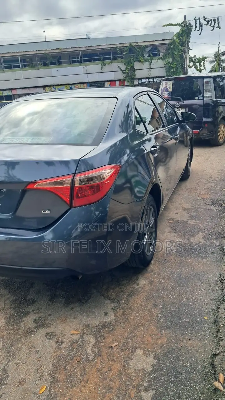 Toyota Corolla LE Eco (1.8L 4cyl 2A) 2018 Gray