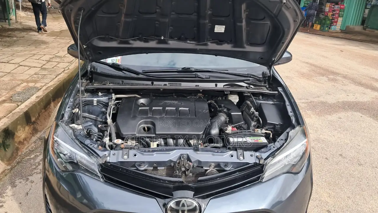 Toyota Corolla LE Eco (1.8L 4cyl 2A) 2018 Gray