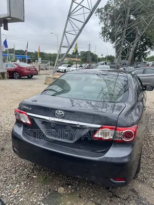 Toyota Corolla LE 4dr Sedan (1.8L 4cyl 4A) 2013 Black