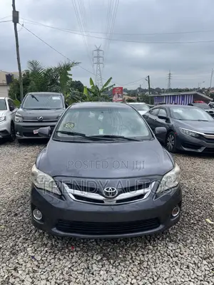 Toyota Corolla LE 4dr Sedan (1.8L 4cyl 4A) 2013 Black