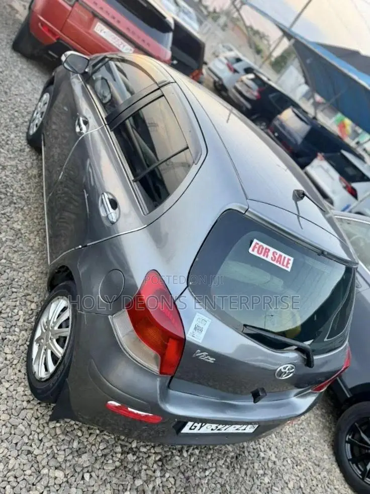 Toyota Vitz 1.5 FWD 3dr 2010 Silver