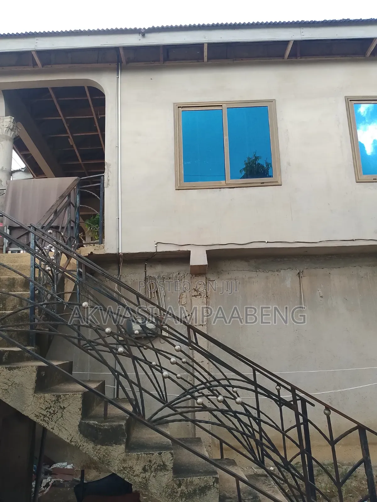 8bdrm House in Ampa Estate, Ejisu-Juaben Municipal for sale