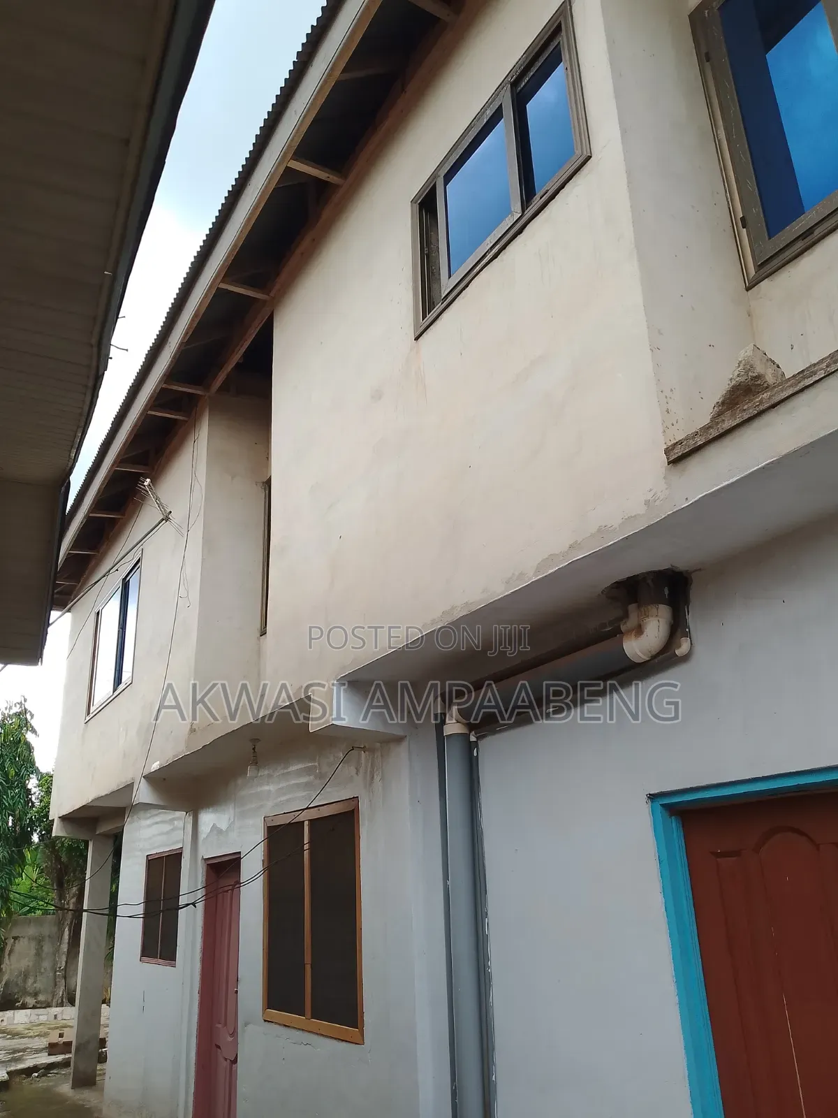 8bdrm House in Ampa Estate, Ejisu-Juaben Municipal for sale