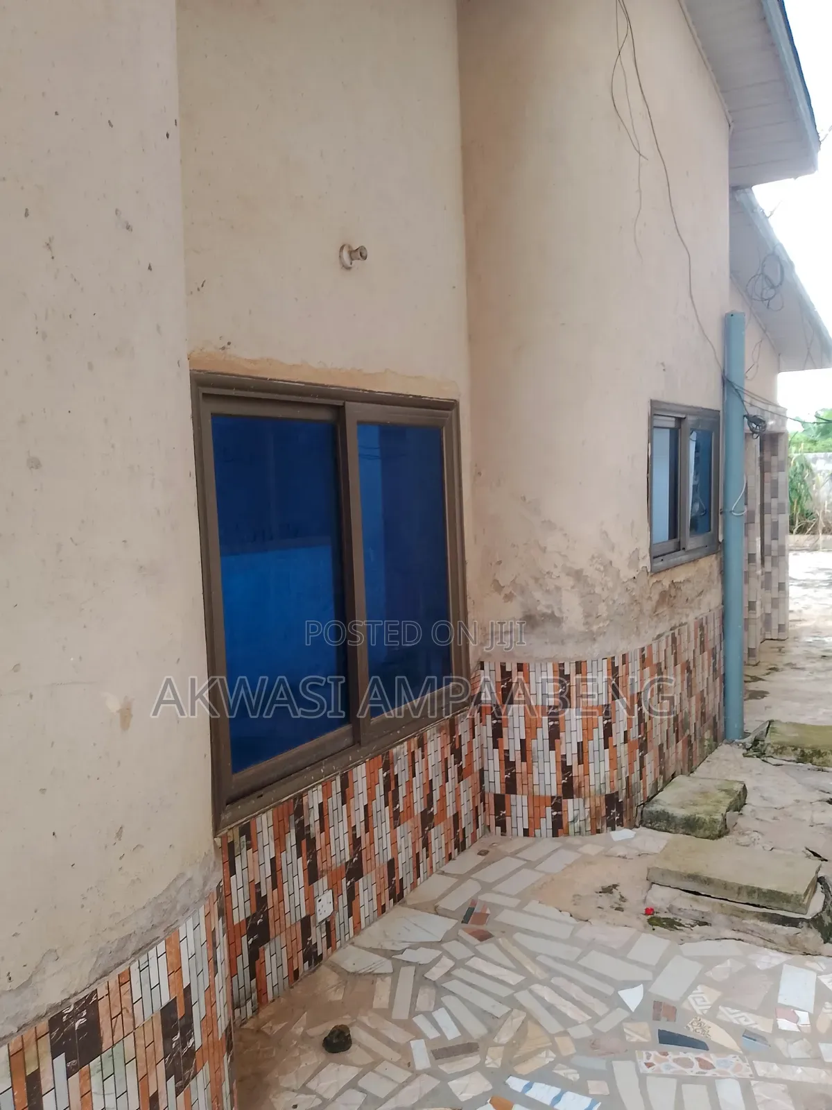 8bdrm House in Ampa Estate, Ejisu-Juaben Municipal for sale