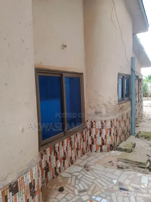 8bdrm House in Ampa Estate, Ejisu-Juaben Municipal for sale
