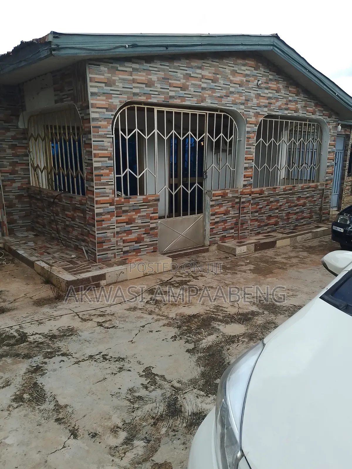 8bdrm House in Ampa Estate, Ejisu-Juaben Municipal for sale