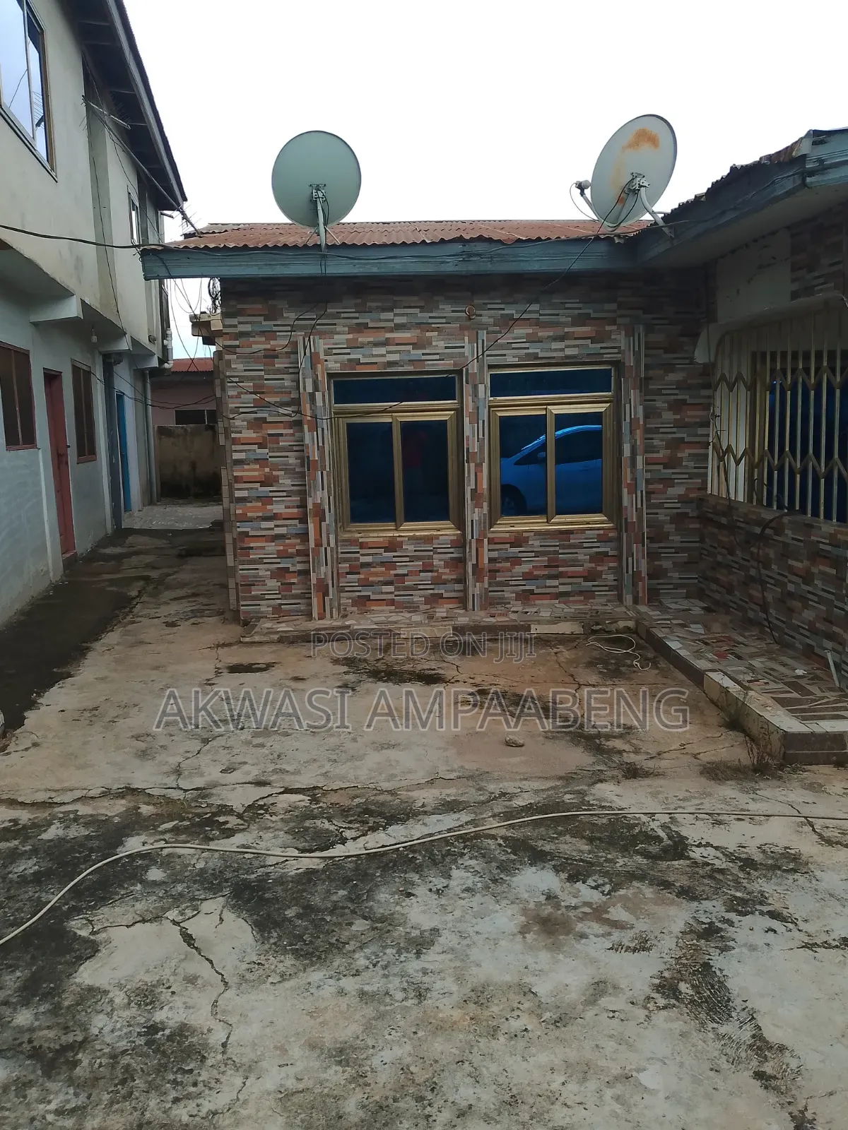 8bdrm House in Ampa Estate, Ejisu-Juaben Municipal for sale