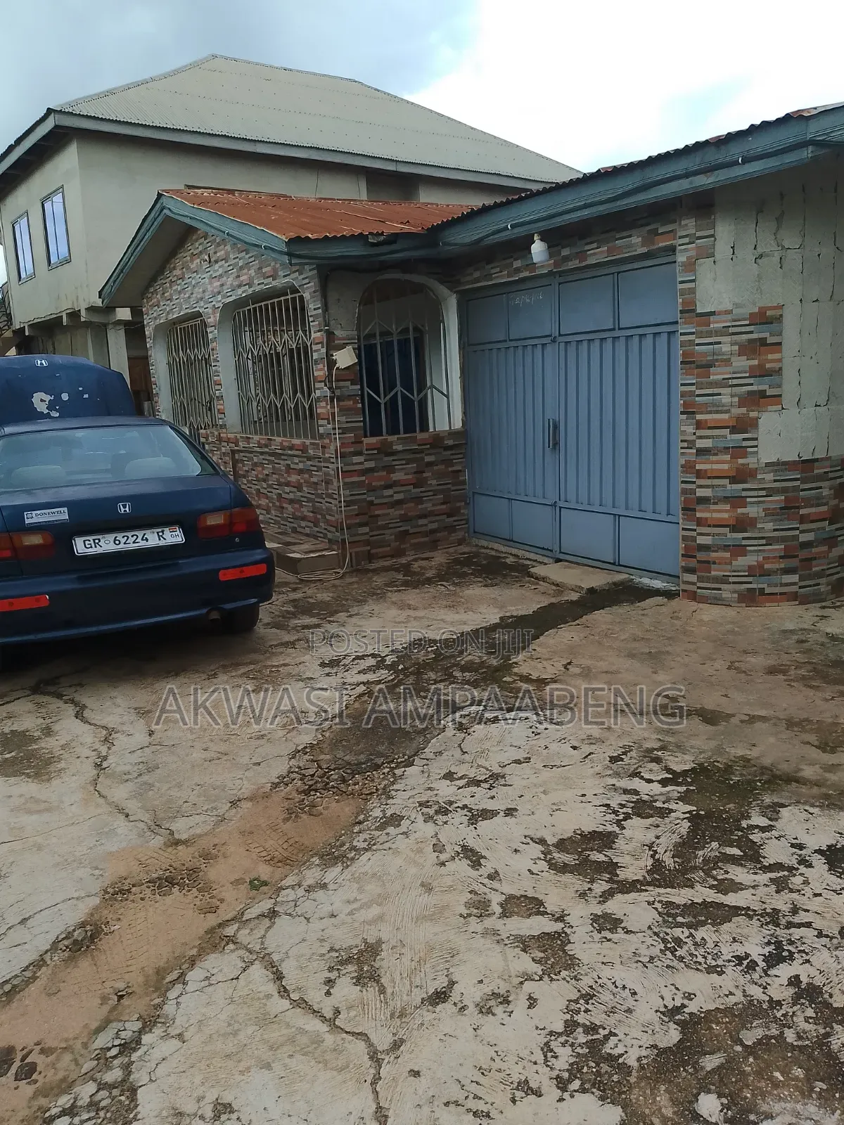 8bdrm House in Ampa Estate, Ejisu-Juaben Municipal for sale