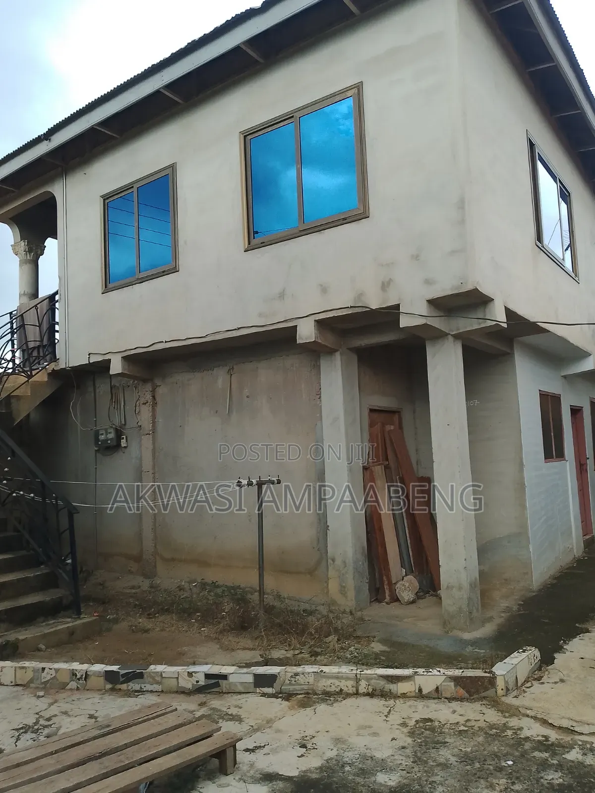 8bdrm House in Ampa Estate, Ejisu-Juaben Municipal for sale