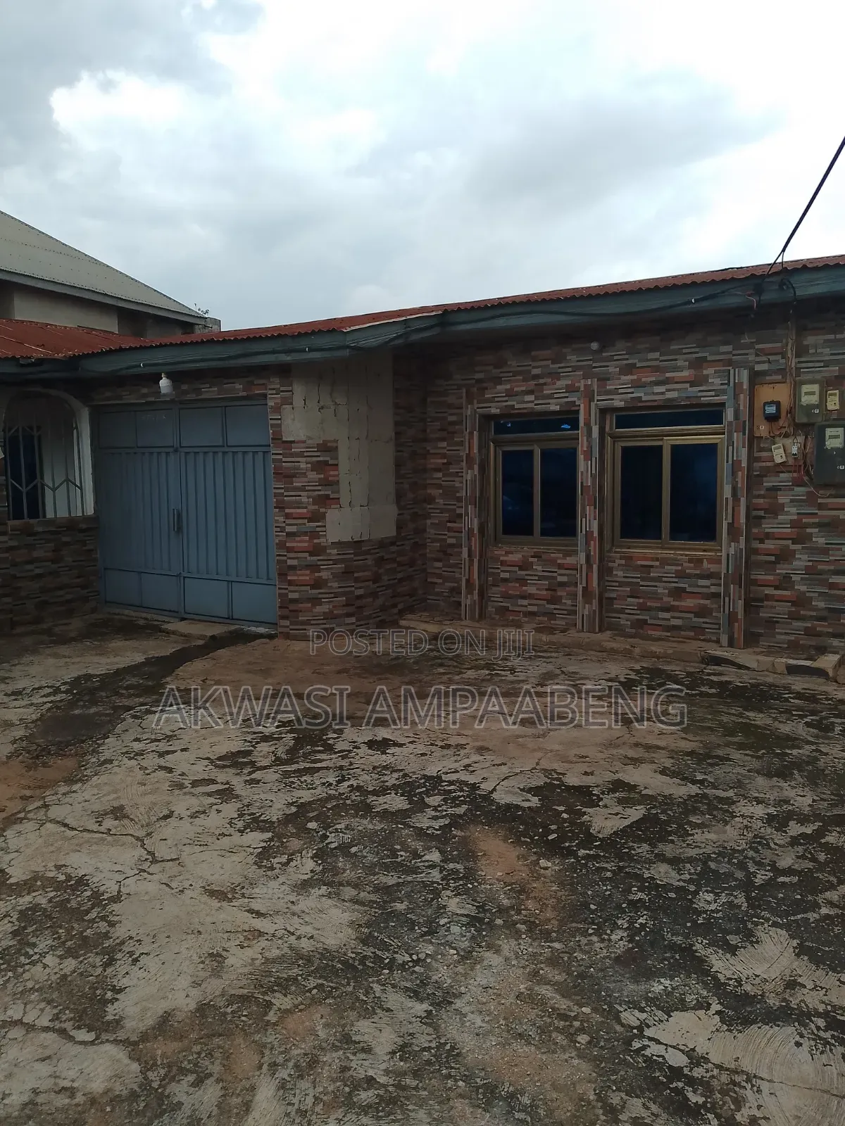 8bdrm House in Ampa Estate, Ejisu-Juaben Municipal for sale