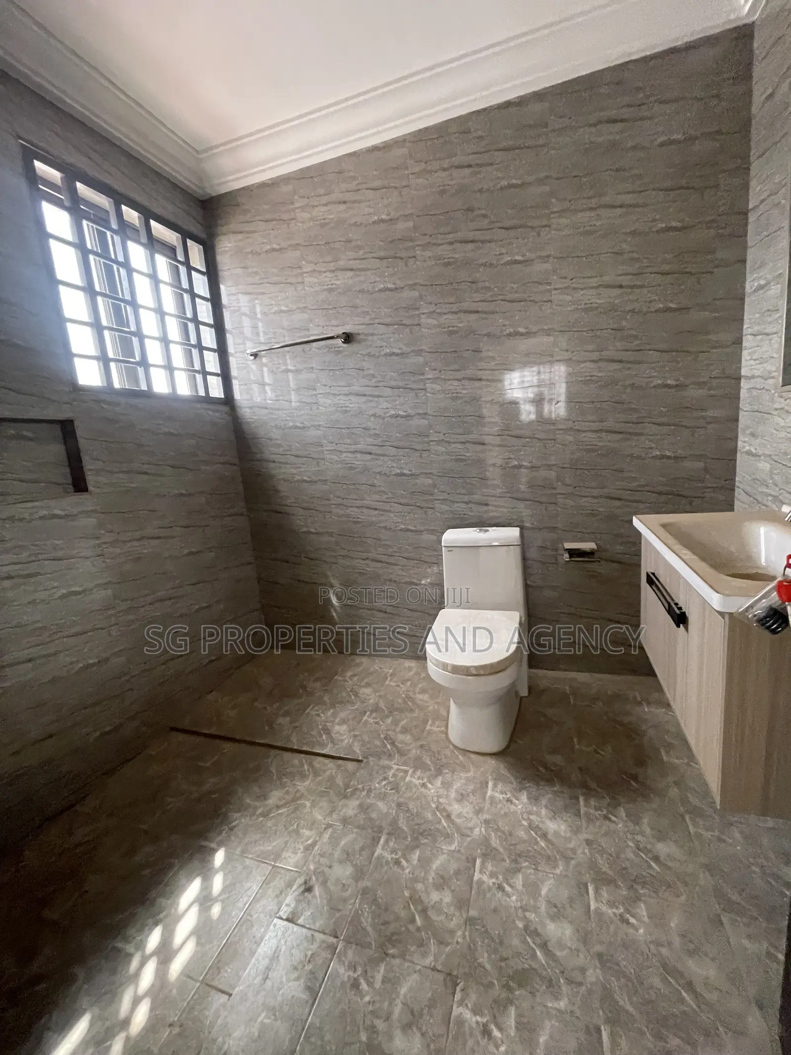 2bdrm Apartment in Klagon, Sakumono for rent