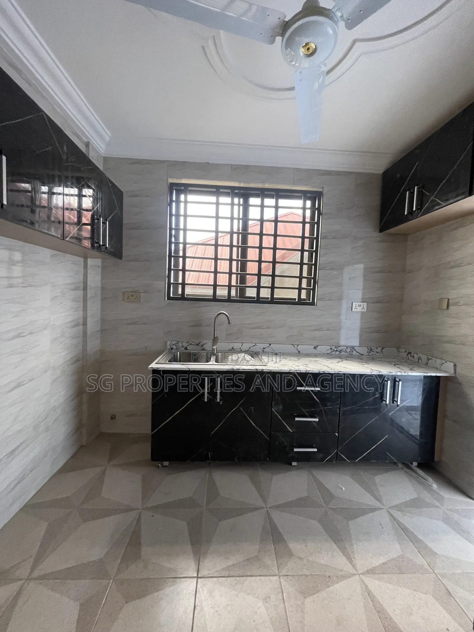 2bdrm Apartment in Klagon, Sakumono for rent