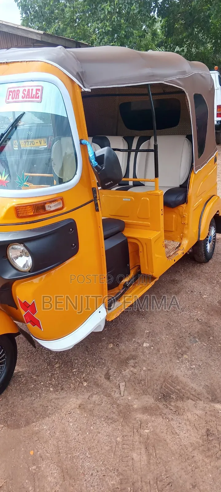 Bajaj RE 2024 Yellow
