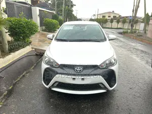 Toyota Yaris L Sedan 4dr 2019 White