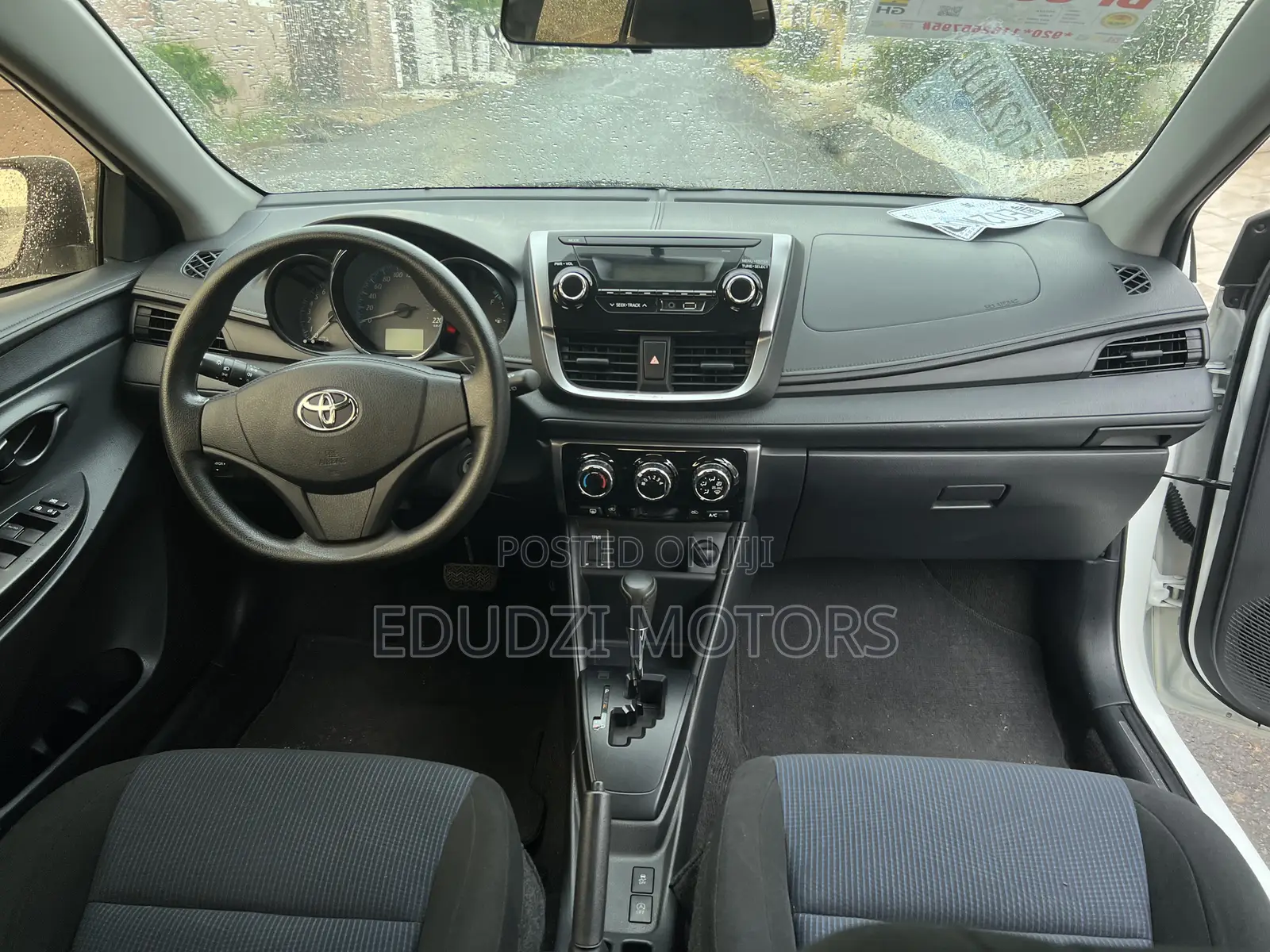 Toyota Yaris L Sedan 4dr 2019 White
