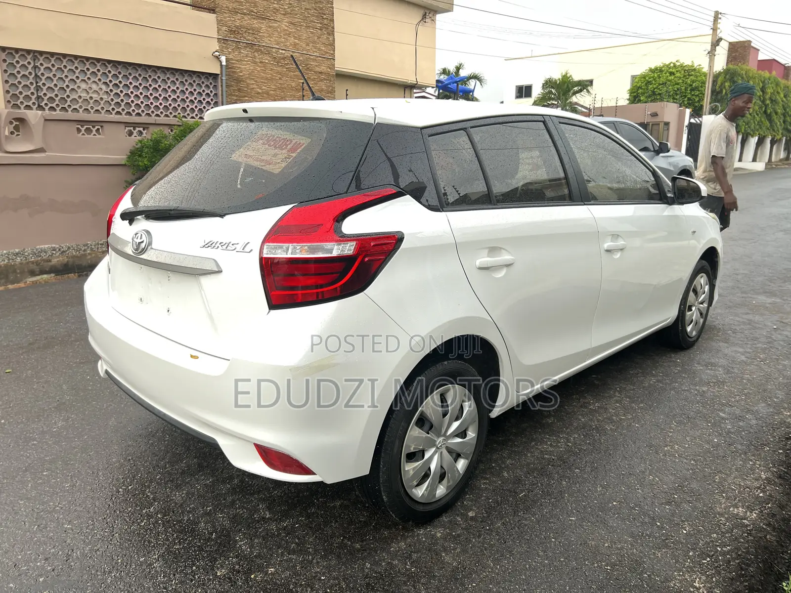 Toyota Yaris L Sedan 4dr 2019 White