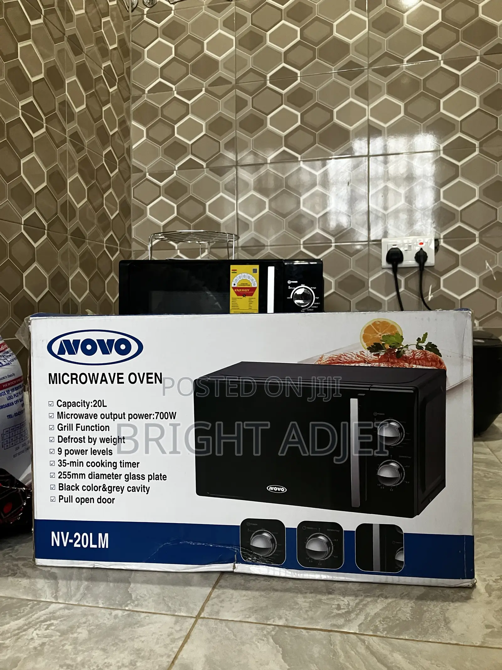 Novo Microwave With Grill Function - Open Box/Like New