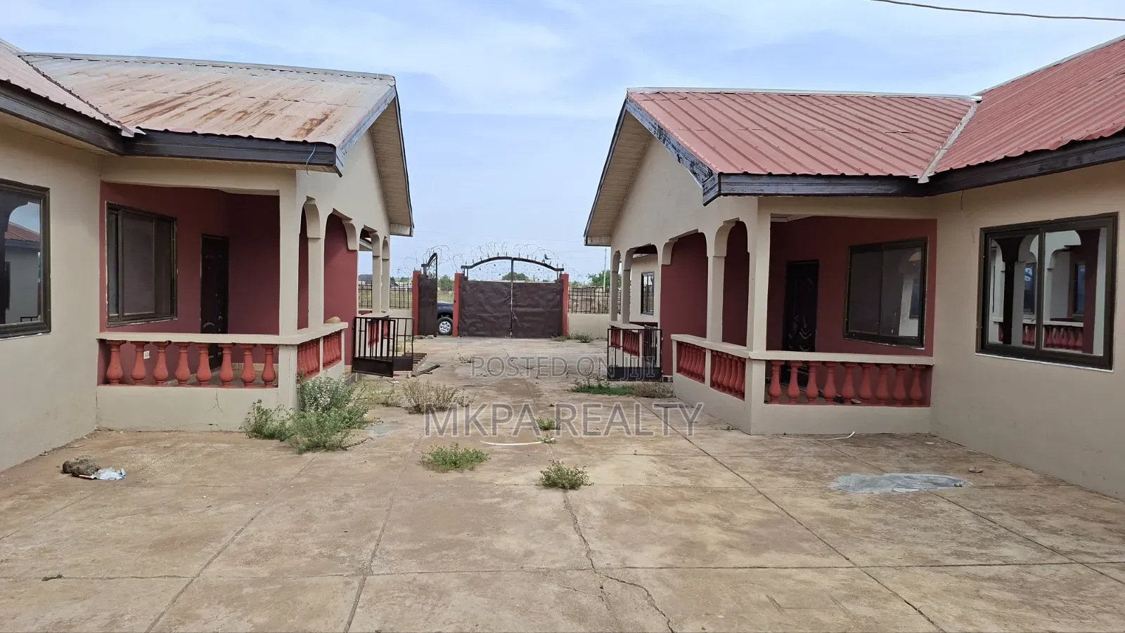 8bdrm Block of Flats in Mkpa Realty, Tamale Municipal for sale