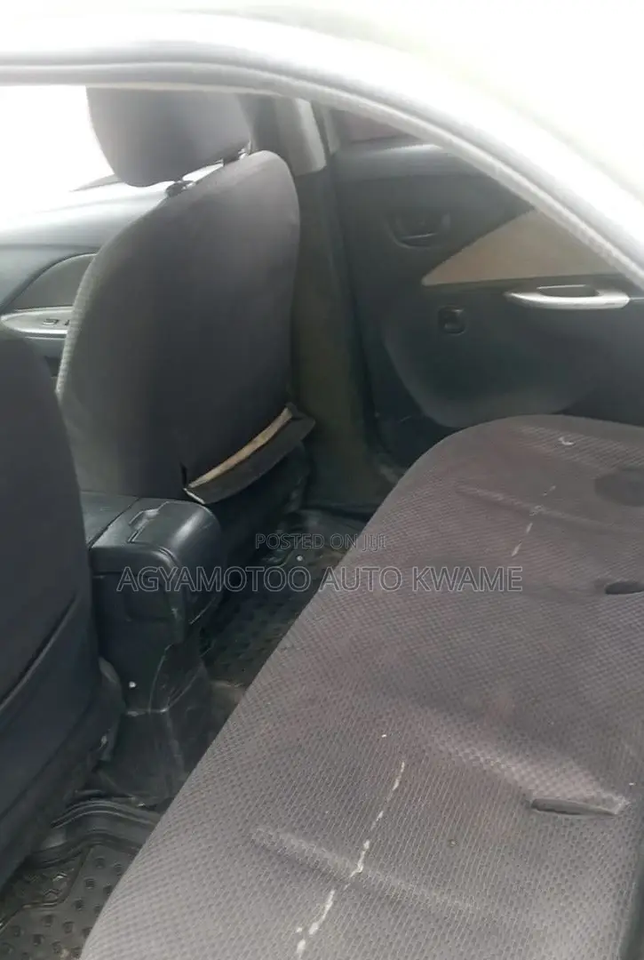 Toyota Yaris Base Sedan 4dr 2010 Green