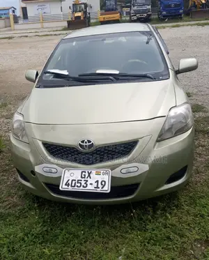 Toyota Yaris Base Sedan 4dr 2010 Green