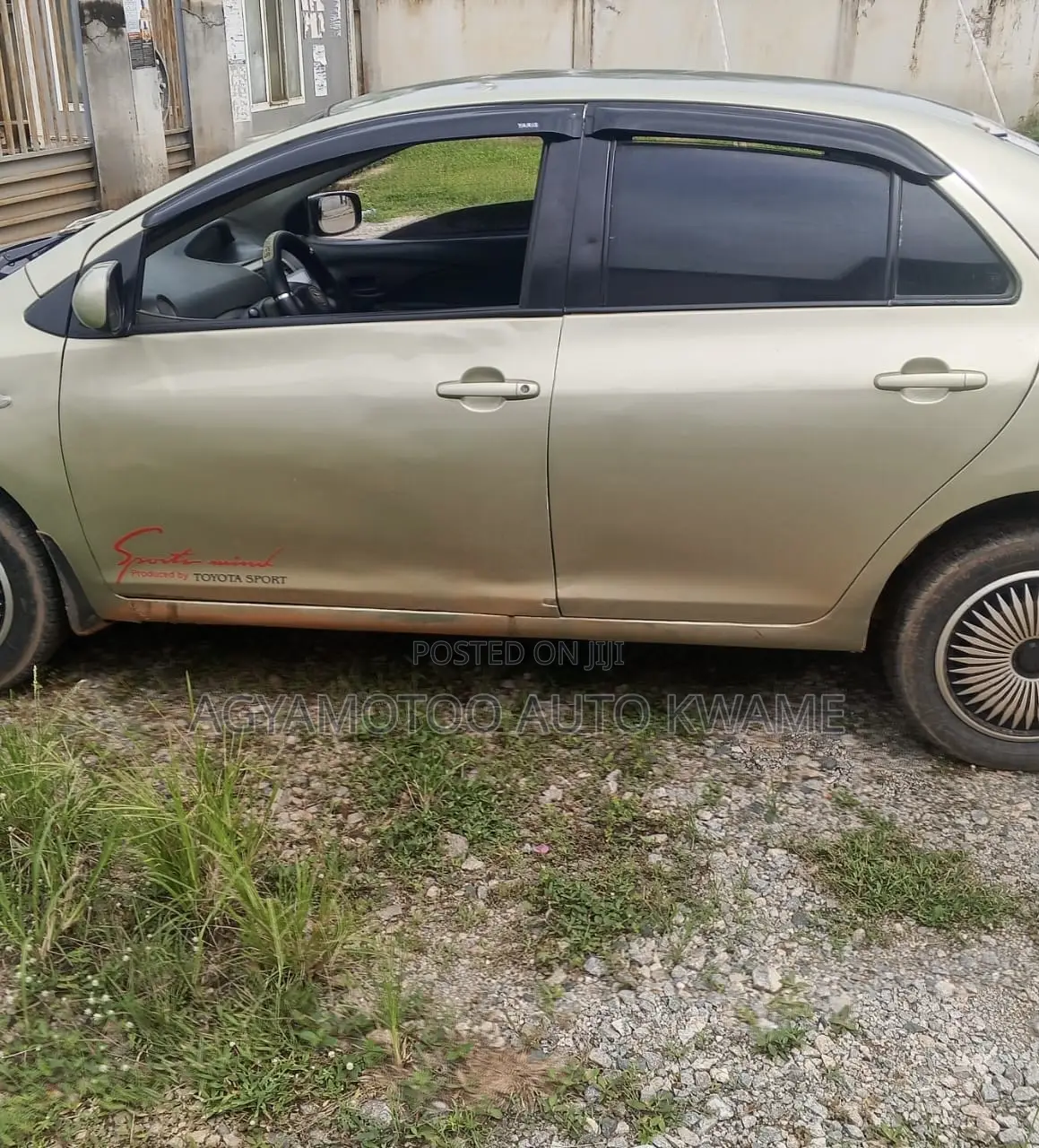 Toyota Yaris Base Sedan 4dr 2010 Green